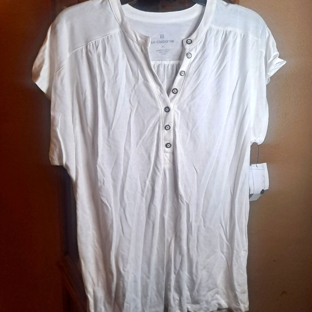 ***CHARITY SALE*** Liz Claiborne White Tee XL NWT
